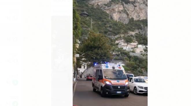 Positano, malore a Fornillo. Immediato l'intervento dei soccorsi