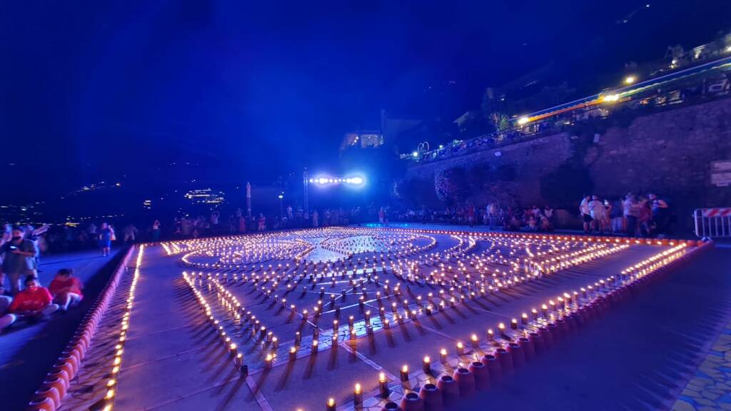 Praiano, atmosfera magica per la prima serata della "Luminaria di San Domenico"