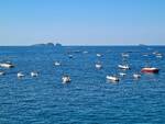 Anche oggi sfilata di grandi yacht nel mare di Positano