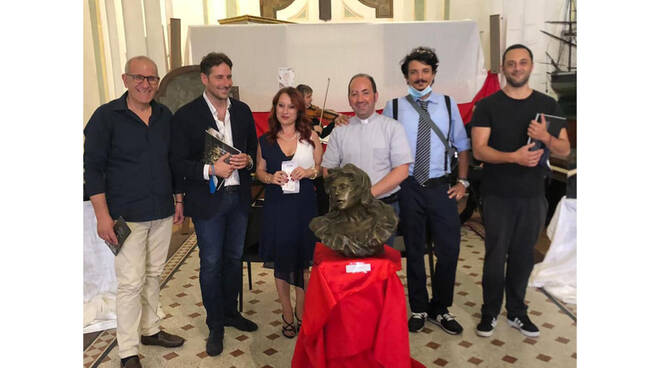 Positano, inaugurazione della mostra “L’Arte Divina”. Il sindaco Guida: “Importante che i giovani si accostino all’arte”