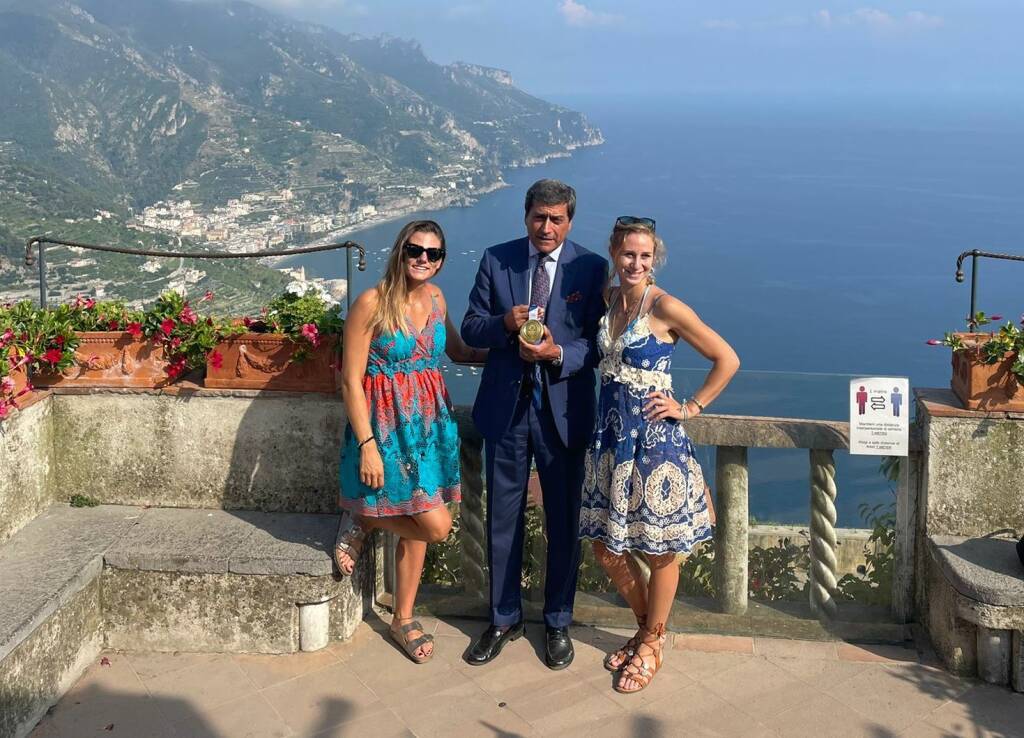 Ravello, le medaglie d'oro olimpiche Federica Cesarini e Valentina Rodini in visita a Villa Rufolo