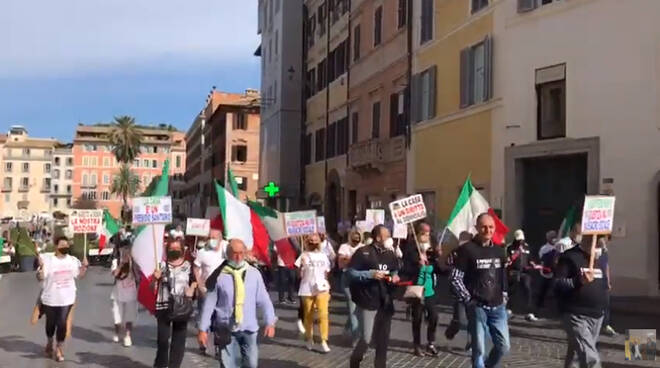 Roma, anche dalla penisola sorrentina per la manifestazione contro gli abbattimenti delle case di necessità