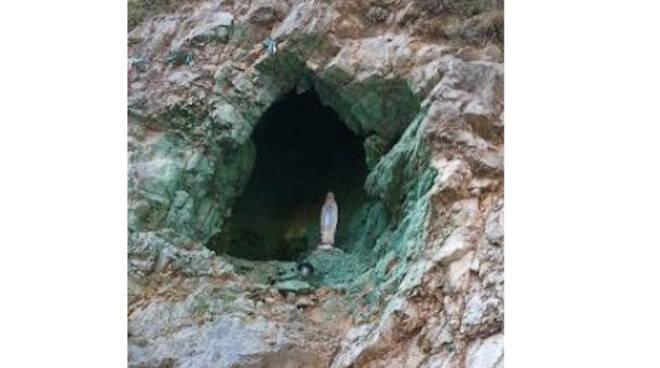 Vico Equense, oggi si celebra la Madonna dell’autista, situata in una grotta sulla strada che conduce a Monte Faito