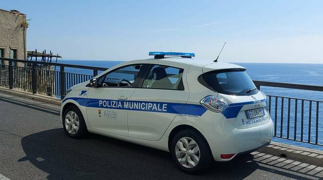 Amalfi, nuova auto elettrica per la Polizia Municipale