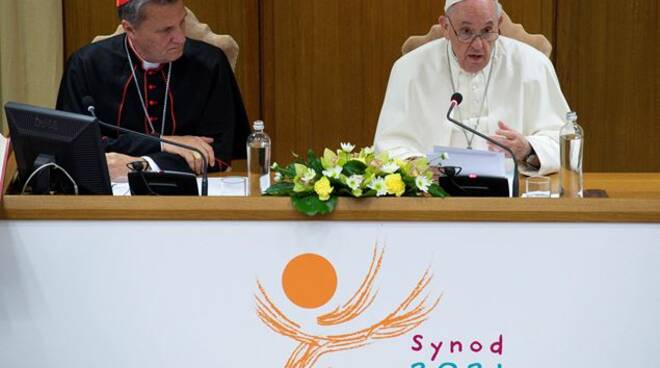 Il Papa all'apertura del Sinodo:"Il prete non sia il padrone della baracca"