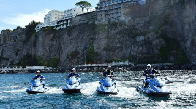 polizia moto d'acqua sorrento