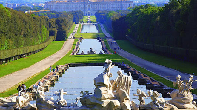 Reggia di Caserta, giardiniere 49enne muore dopo essere stato colpito da un grosso ramo