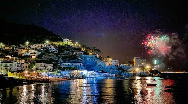 Fuochi d’artificio: una festa per gli occhi … non per il mare.