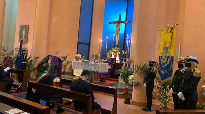 Castellammare di Stabia, nella Commemorazione dei Defunti il sindaco Cimmino ricorda le vittime del Covid-19