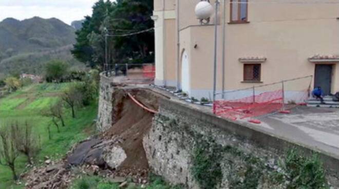 Cava de' Tirreni, la chiesa di Pietrasanta a rischio crollo