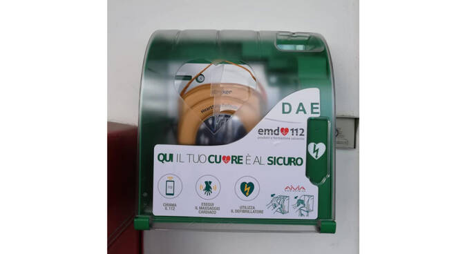 Furore, la Farmacia Furitana dona un defibrillatore alla città