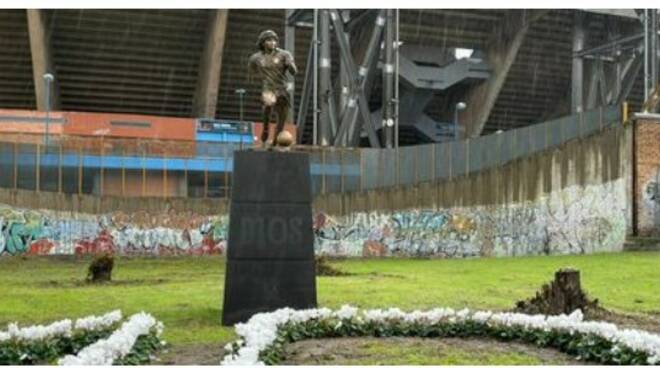 Maradona, la statua allo stadio: via alla cerimonia d'inaugurazione