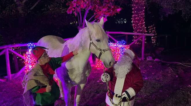 Piano di Sorrento: in Via Cermenna il villaggio di Babbo Natale fatto dai bambini