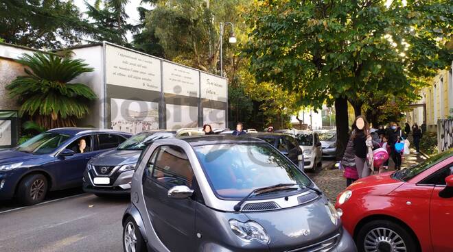 Piano di Sorrento: traffico in via Carlo Amalfi