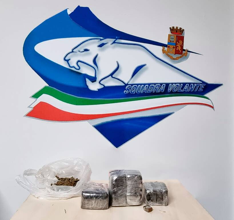 Provincia di Napoli: arrestati tre cittadini per spaccio di sostanze stupefacenti, colti in flagranza di reato