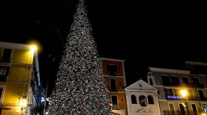 A Salerno inaugurate le Luci d'Artista