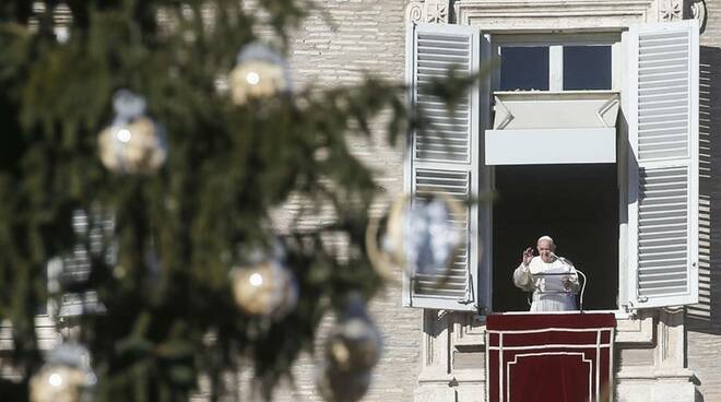 Angelus. Papa Francesco: portare la gioia di Gesù è il primo atto di carità