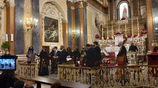 Stupendo il concerto lirico nella Chiesa della SS. Annunziata di Sorrento