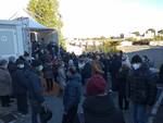 Folla al centro vaccinale di Capri: in centinaia alla tendostruttura San Costanzo per la terza dose, lunghe attese. Le foto