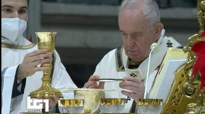 Minori: anche Daniele Civale al fianco di Papa Francesco durante la Messa di Natale