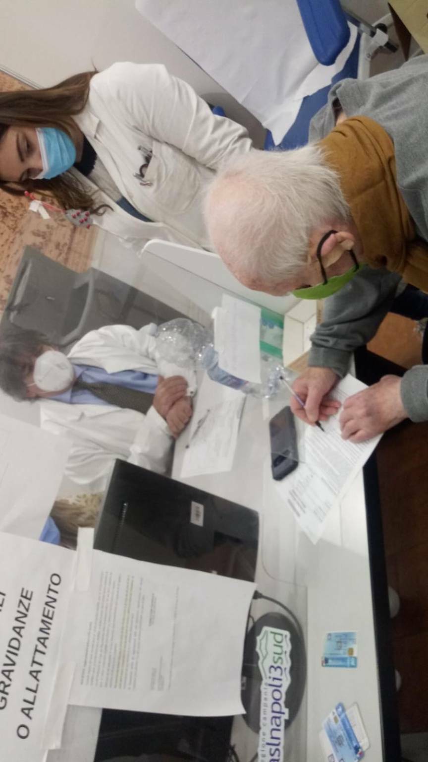 Piano di Sorrento, Don Salvatore Starita a 102 anni terza dose di vaccino a Villa Fondi
