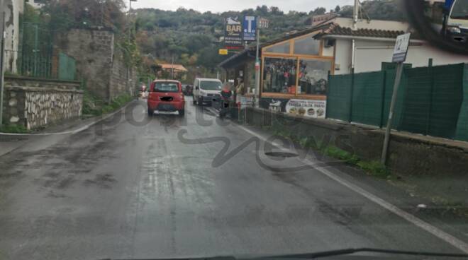 Piano di Sorrento, semaforo e disagi verso il bar Lena per lavori sulla Meta Amalfi