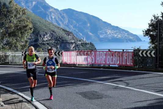 Positano. Tutti i numeri di Sorrento Positano Ultramarathon e Panoramica. Le modifiche alla viabilità. Si corre il 5 dicembre