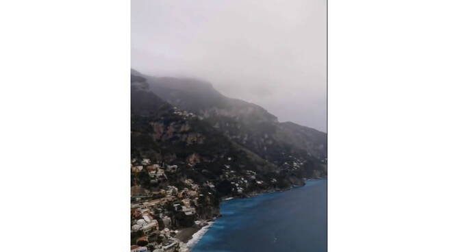 Positano, una festività dell'Immacolata sotto la pioggia ma la città resta bellissima