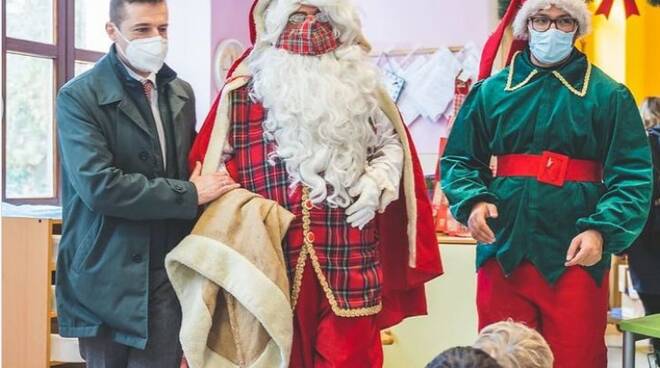 Sorrento, Babbo Natale in tutte le scuole insieme al sindaco Massimo Coppola 