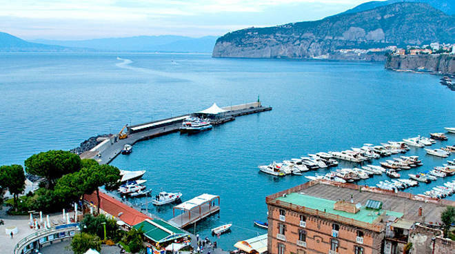 Vie del mare, la Regione Campania autorizza la corsa delle 7.30 da Sorrento a Napoli