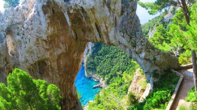 Capri: l'Arco naturale non è privato: il Comune si assicura il primo round al Consiglio di Stato