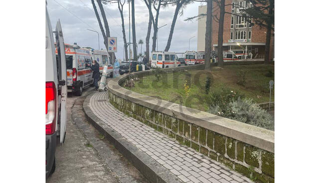 Napoli, aumentano i contagi e l'ospedale "Cotugno" è nuovamente sotto assedio