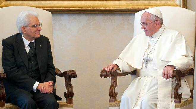 Papa Francesco a Mattarella: "Il suo servizio all'Italia è essenziale"