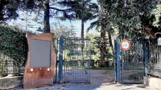 Cava de' Tirreni: Villa comunale maledetta, il sindaco non trova gestori