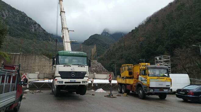 Gran Carnevale Maiorese: al via il montaggio della tensostruttura per la costruzione dei carri allegorici