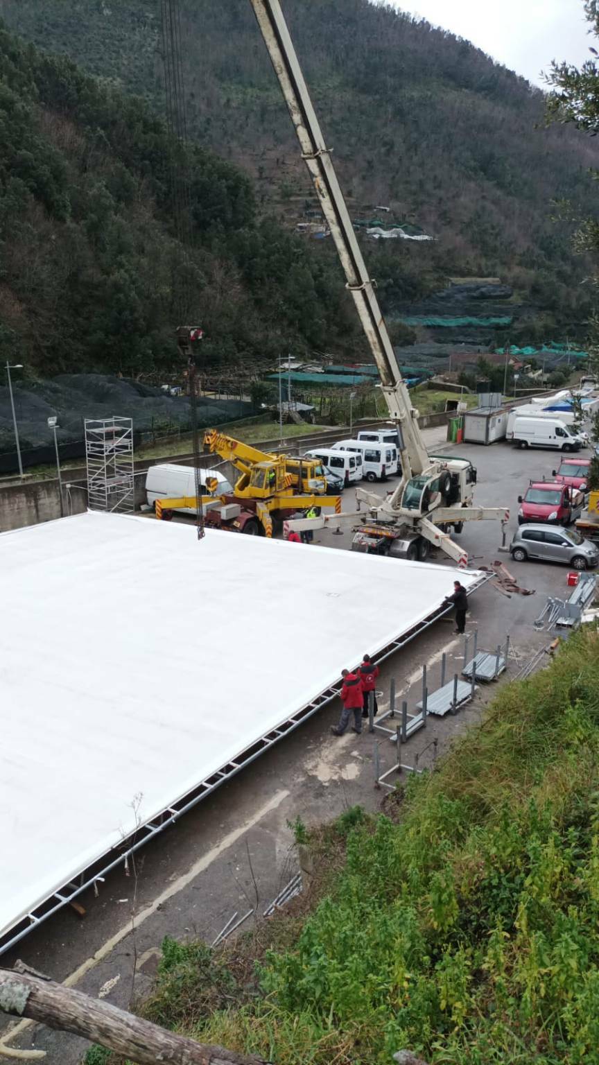 Gran Carnevale Maiorese: al via il montaggio della tensostruttura per la costruzione dei carri allegorici