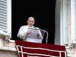 Il forte appello di Papa Francesco all’Angelus contro la guerra in Ucraina: “Tacciano le armi”