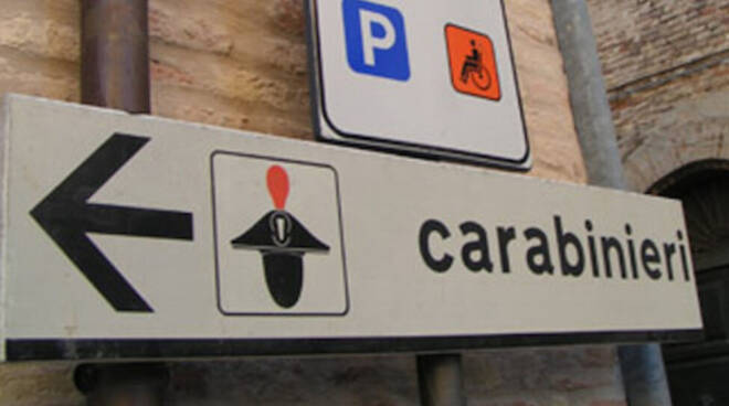 Il gruppo consiliare di opposizione “SiAmo Tramonti”: «Dove sono i cartelli stradali indicanti la caserma dei Carabinieri?» 