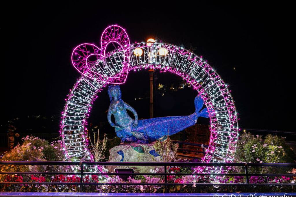 Vietri sul Mare si veste di luci per il giorno di San Valentino