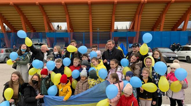 Una giornata all’Edenlandia e allo stadio per Napoli femminile – Juve di calcio per i bambini ucraini a Napoli scappati dalla guerra