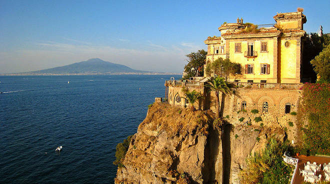 Sant’Agnello, Villa Nicolini, di proprietà di un magnate russo amico di Putin, rischia di finire tra i beni congelati?