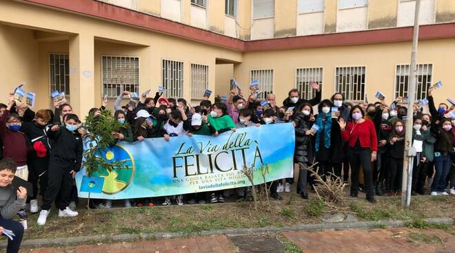 Gli studenti dell’Oriano-Guarini di Napoli seguono La Via della Felicità