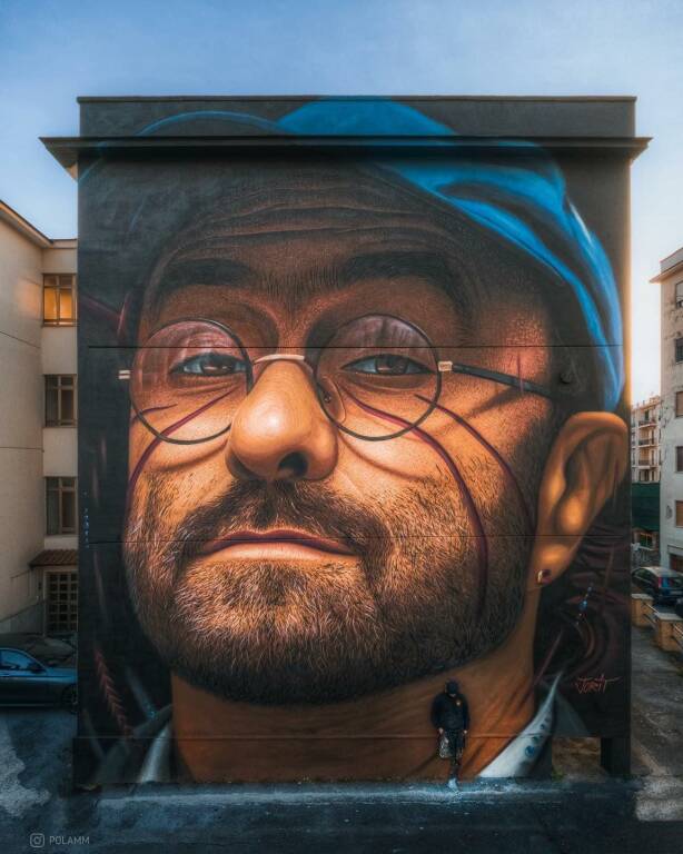 Il murales di Jorit a Sorrento: negli occhi di Lucio Dalla il simbolo della pace