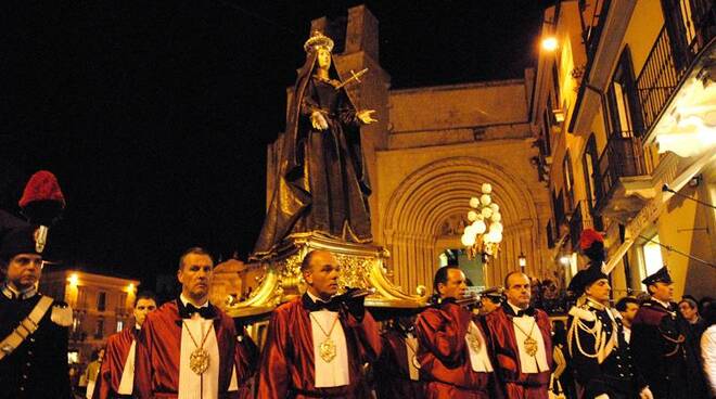 Il Vescovo Michele Fusco, originario di Positano: “A Sulmona torna la processione del Venerdì Santo”. E in penisola sorrentina?