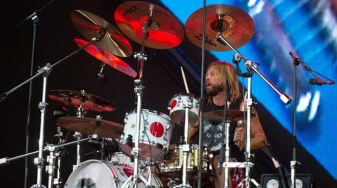 Morto a 50 anni Taylor Hawkins, il batterista dei Foo Fighters