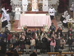 Piano di Sorrento, dalla Basilica di San Michele Arcangelo i bambini chiedono la Pace interpretando la canzone “Esseri umani”