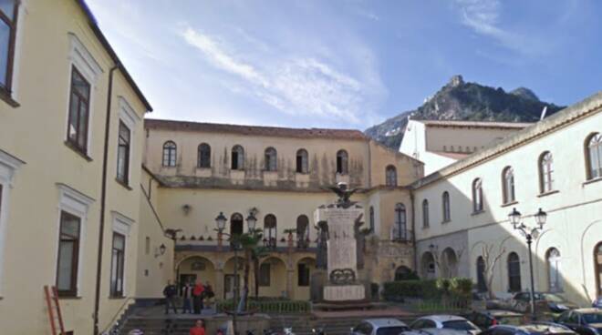 piazza municipio amalfi