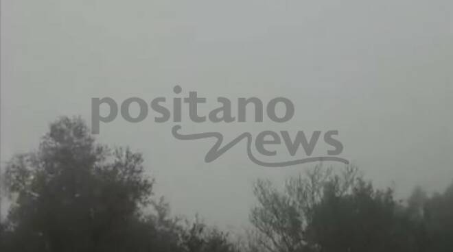 Positano avvolta nella nebbia