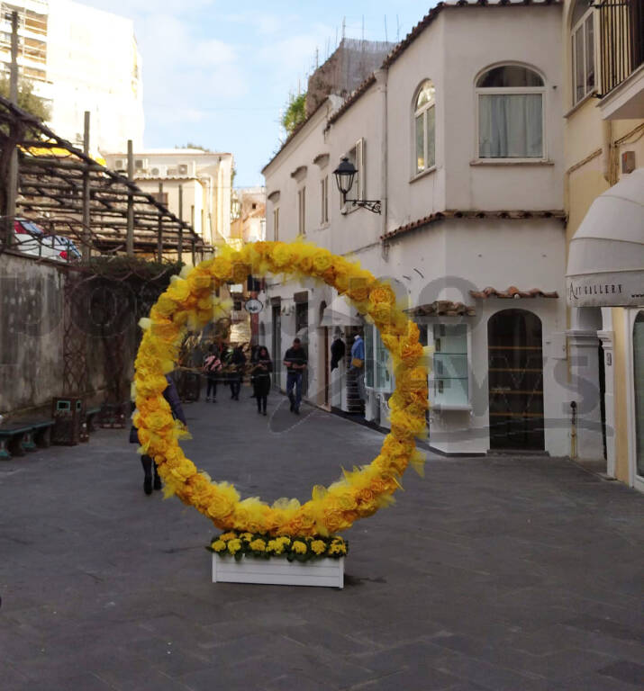 Positano, Piazza dei Mulini si veste di giallo per la Festa della Donna