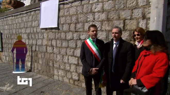 Le telecamere del TG1 a Sorrento per l'inaugurazione del molo dedicato a Lucio Dalla